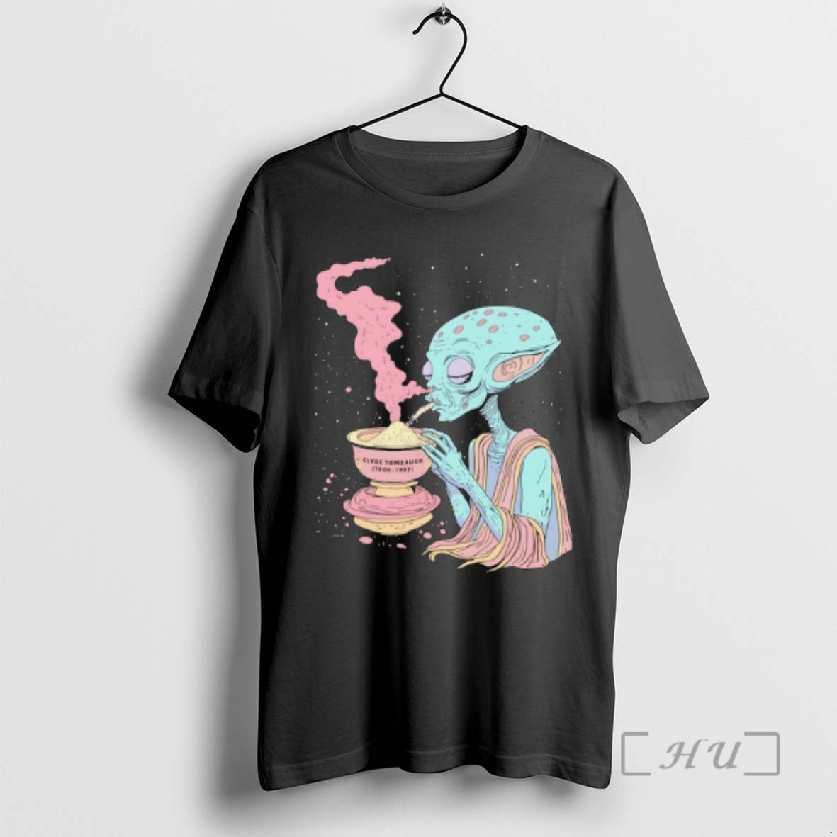 Officials Alien Inhale Smoke Clyde Tombaugh 1906 1997 T-Shirts, Hoodie, Sweatshirt | AU18TeeNovaLab.com