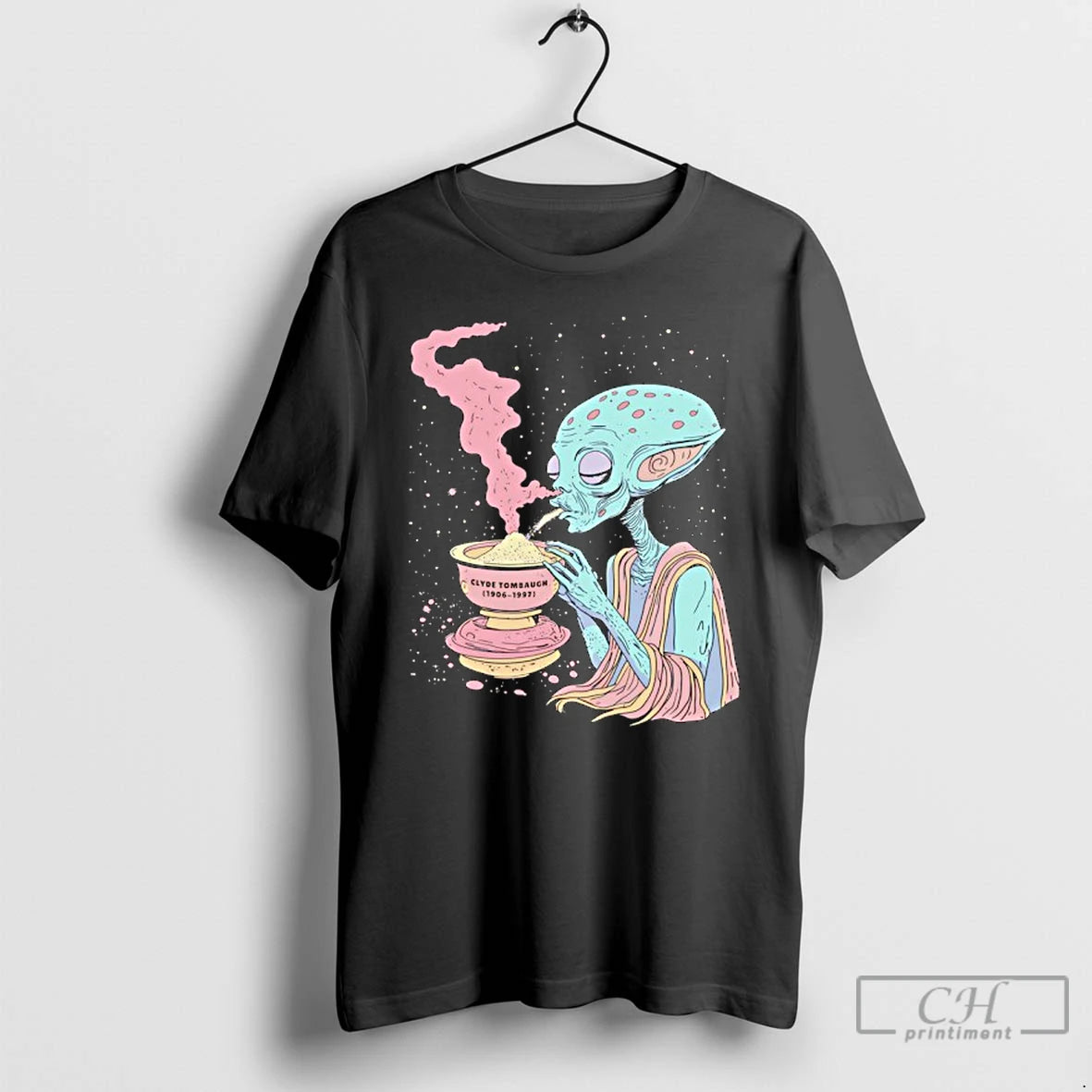 Classic Alien Inhale Smoke Clyde Tombaugh 1906 1997 T-Shirts, Hoodie, Sweatshirt | AU18TeeNovaLab.com