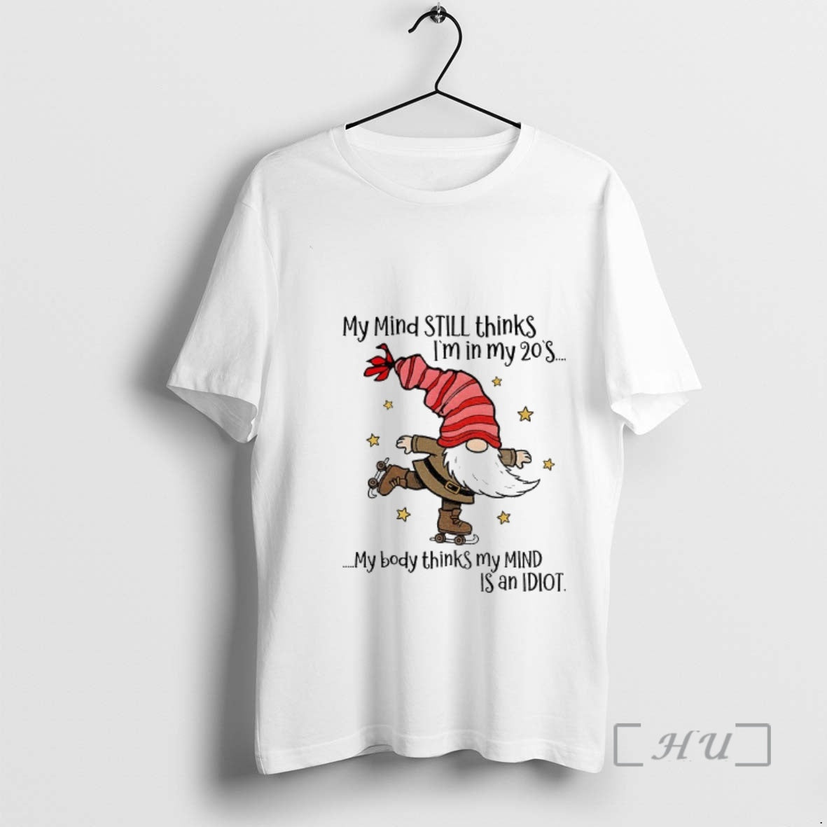Officials Gnome Santa Hat My Mind Still Thinks Im In My 20s My Body Thinks T-Shirts, Hoodie, Sweatshirt | AU18TeeNovaLab.com