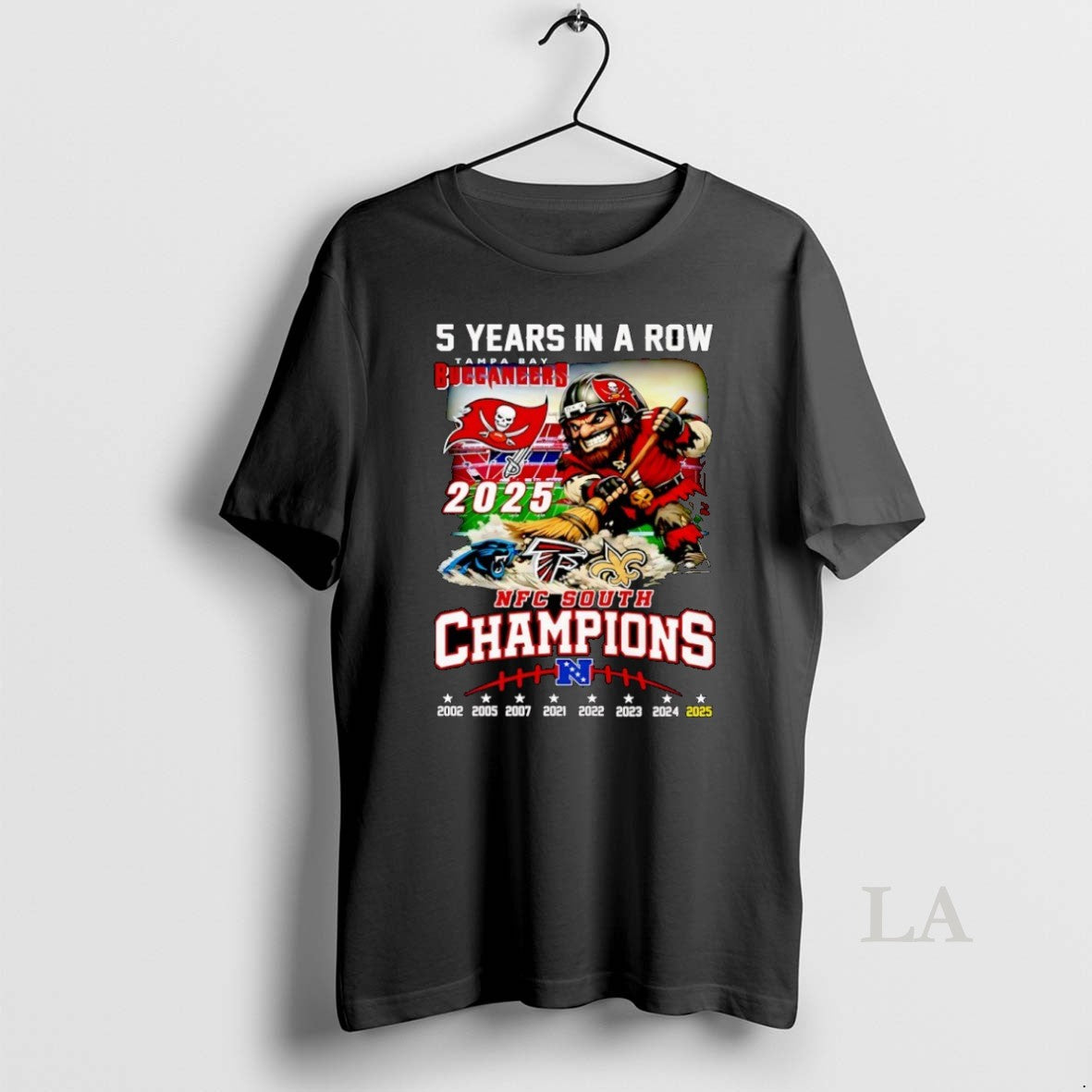Original 5 Years In A Row Tampa Bay Buccaneers 2025 Nfc South Champions Mascot T-Shirts, Hoodie, Sweatshirt